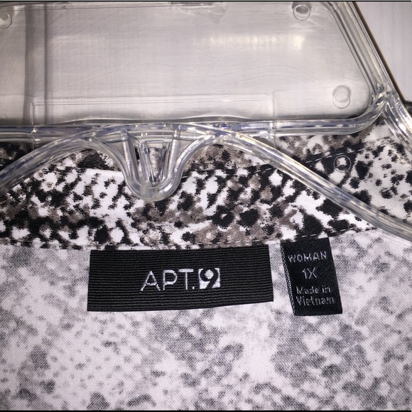 Apt 9 Snakeskin print blouse - Picture 2 of 2